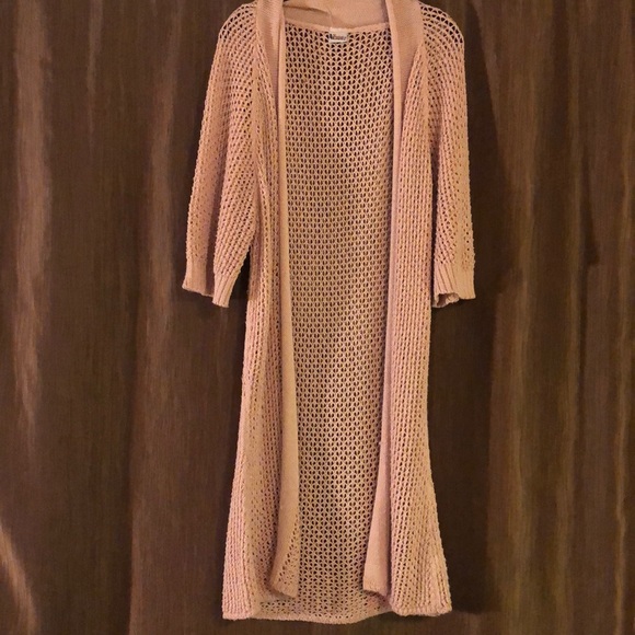 Sweaters - Pink knit cardigan
